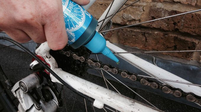 Manutenção // Os 5 erros mais comuns dos mecânicos “caseiros” oleo corrente bicicleta