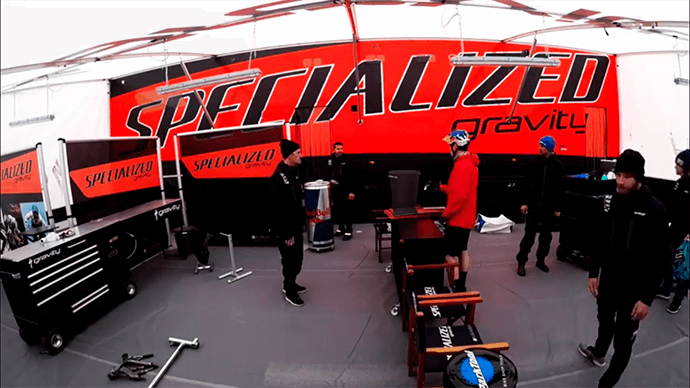 Veja a mega estrutura da Specialized Gravity sendo montada em dois minutos! specialized-gravity